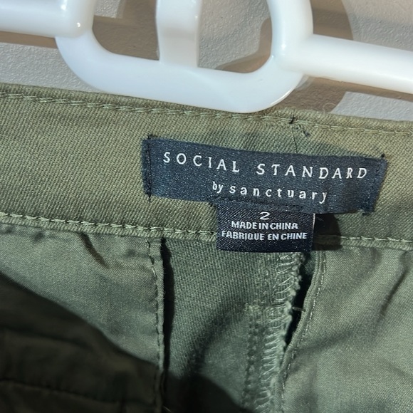 Social Standard by Sanctuary Logan Black Crop Utility Pant Zipper Ankle … - Picture 3 of 3